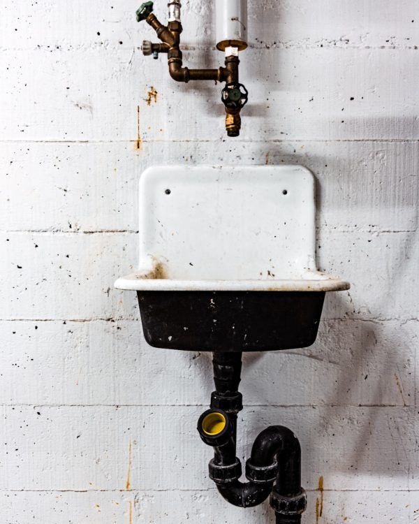 Daniel Fazio's image of a dirty sink from Unsplash, having nothing to do with Covid