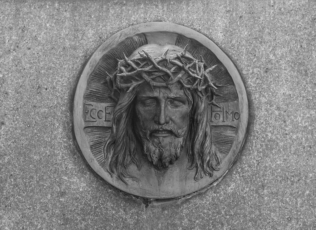 Image of Christ in the Cemitério da Consolação, São Paulo, Brazil.