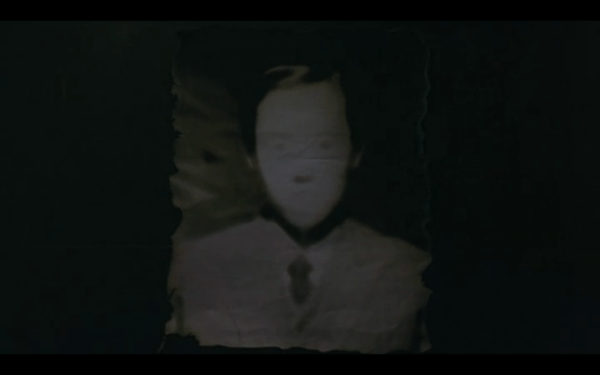 The faceless image found by Takabe in the desolate, deserted institute, from the 1997 Kiyoshi Kurasawa film "Cure"